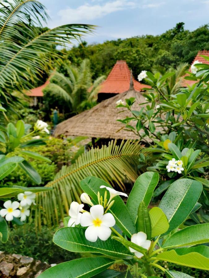 Mirabelle Joglo Village Karimunjawa Exterior photo